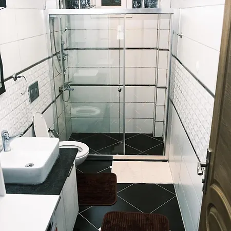 Apartment Apart's Emre *